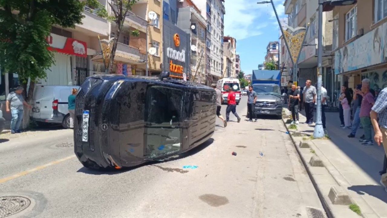 Pendik’te takla atan otomobil park halindeki araca çarptı: 1 yaralı
