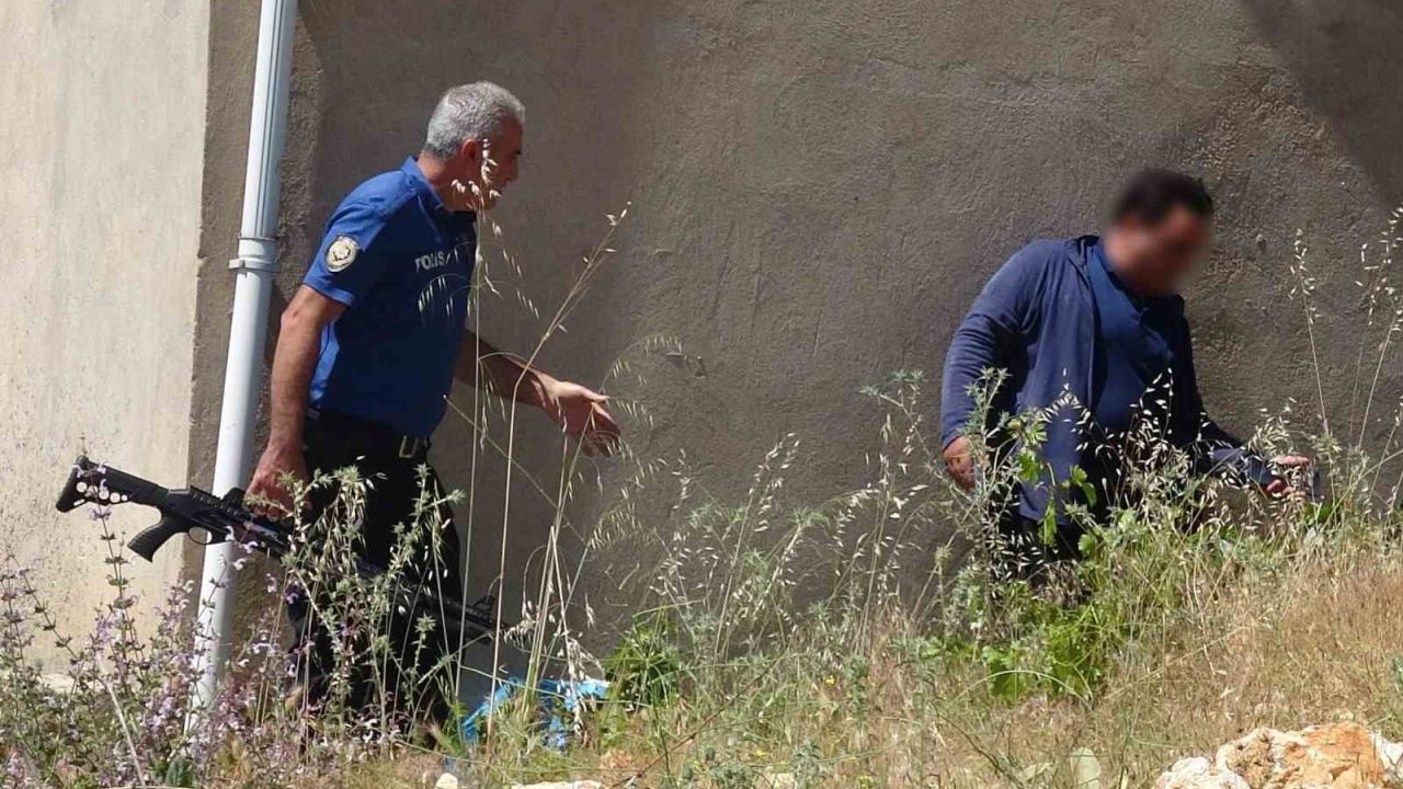 Pompalı tüfekle yaraladığı kişinin ardından polisle birlikte boş kartuş aradı