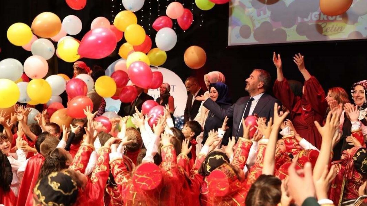 Pursaklar’da alkışlar minik mezunlar için