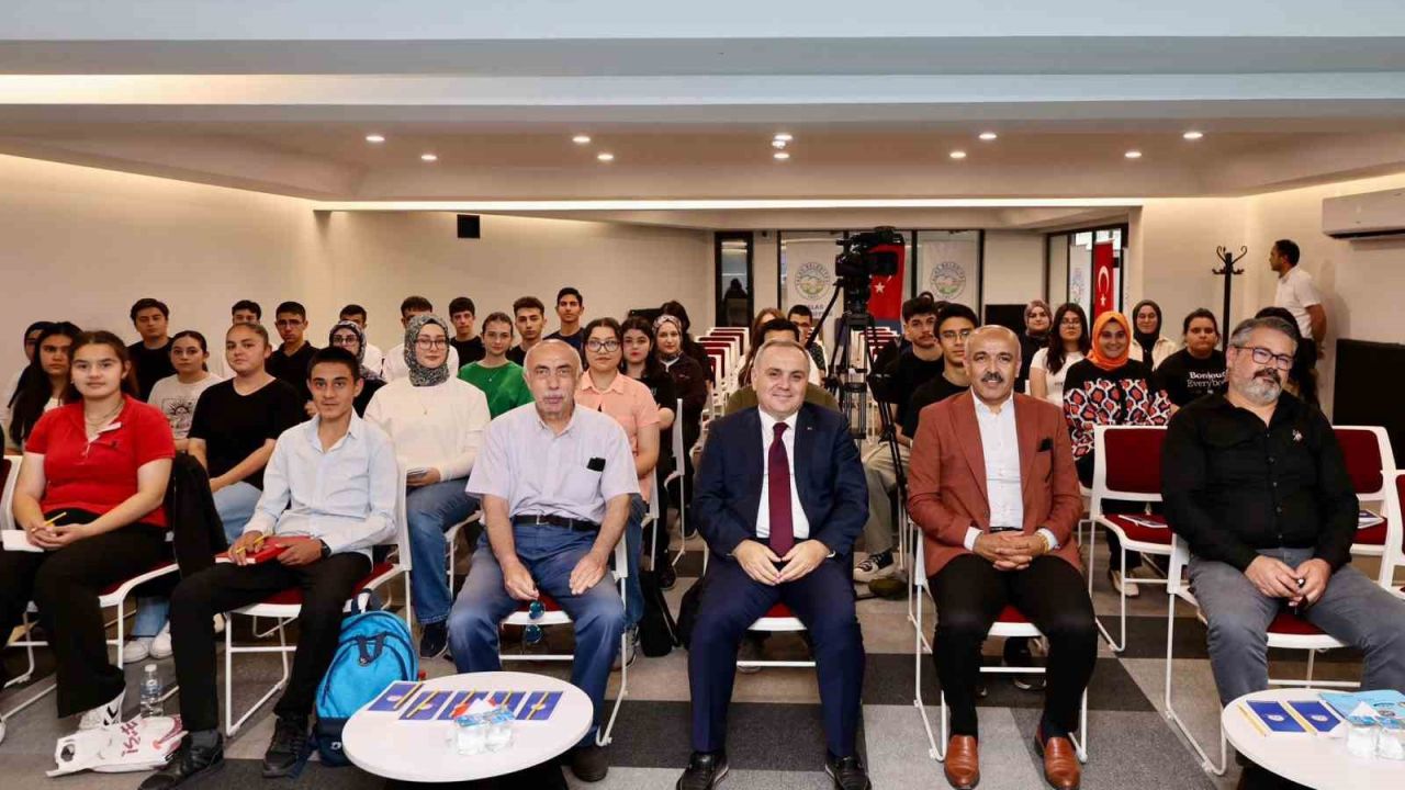 Rektör Prof. Dr. Altun, Marifet Mektebi öğrencileri ile bir araya geldi
