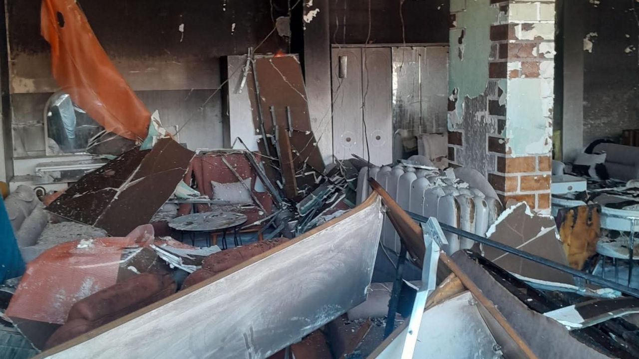 Reyhanlı’da iş yeri alevlere teslim oldu