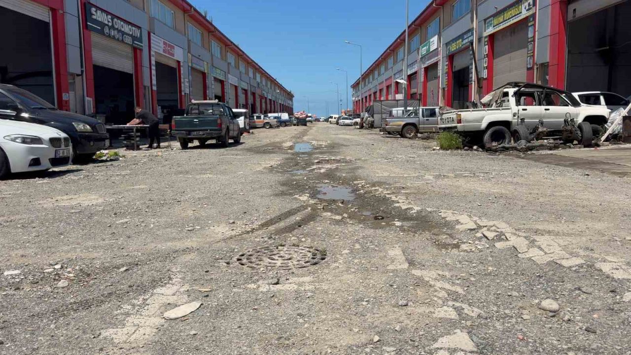 Rize’de su hattı çalışması sanayi esnafını mağdur etti