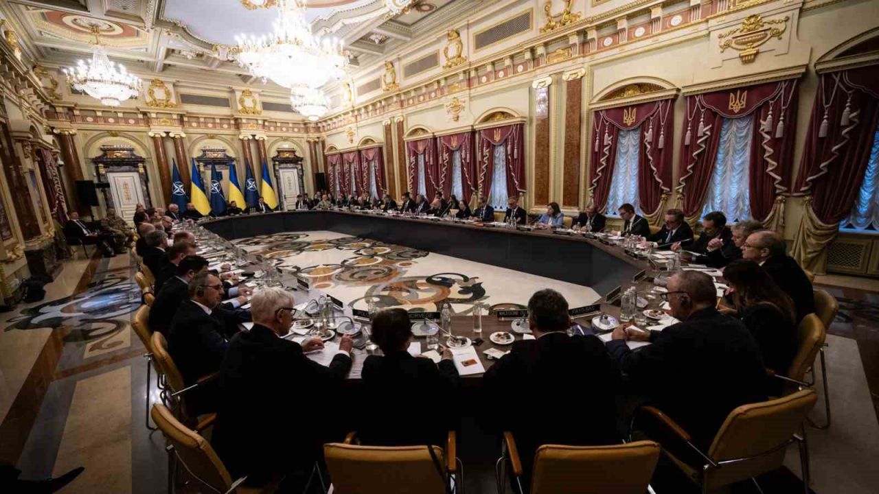 Rutte’den Rus gençlerine: "(Ukrayna’da) Ölüme terk edileceksiniz"