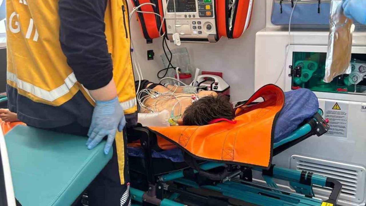 Samsun’da denize giren çocuk boğulma tehlikesi geçirdi