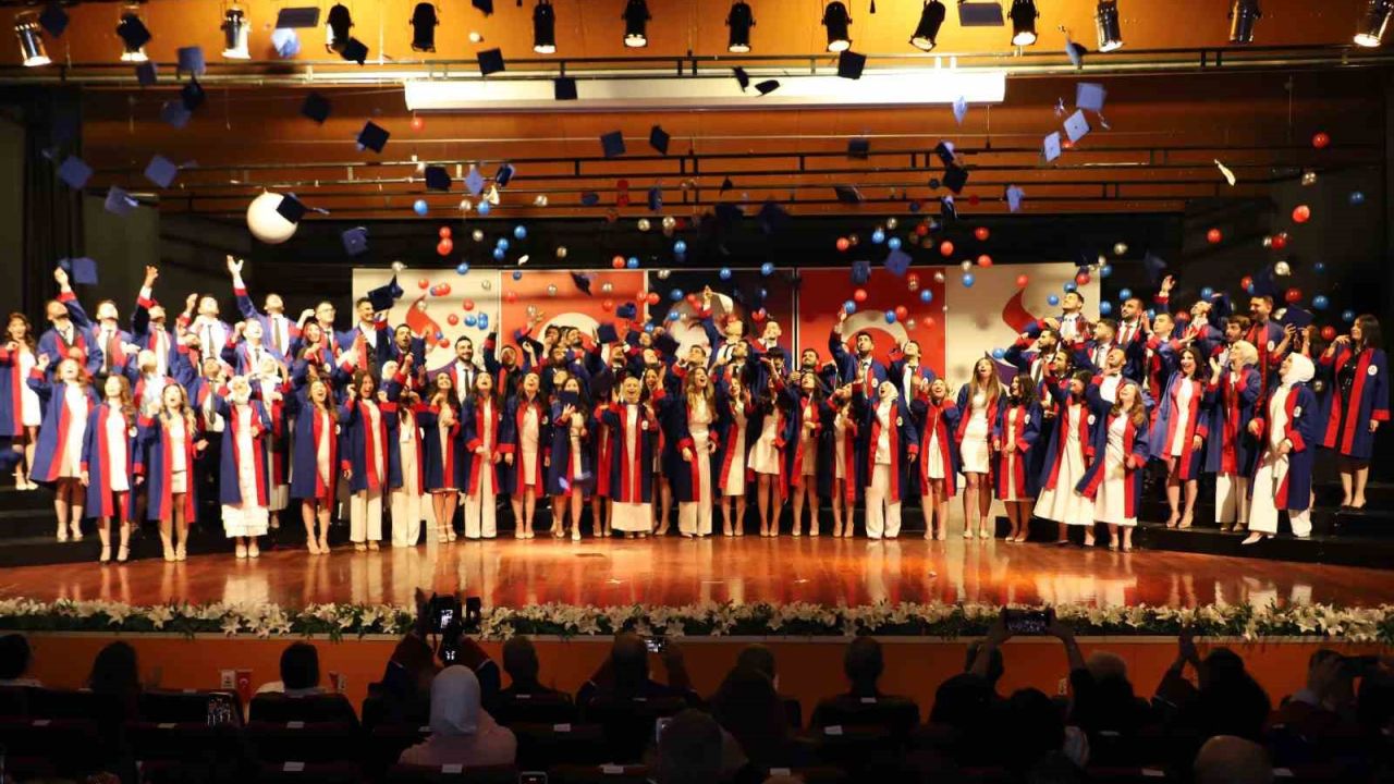 SANKO Üniversitesi Tıp Fakültesinde mezuniyet coşkusu