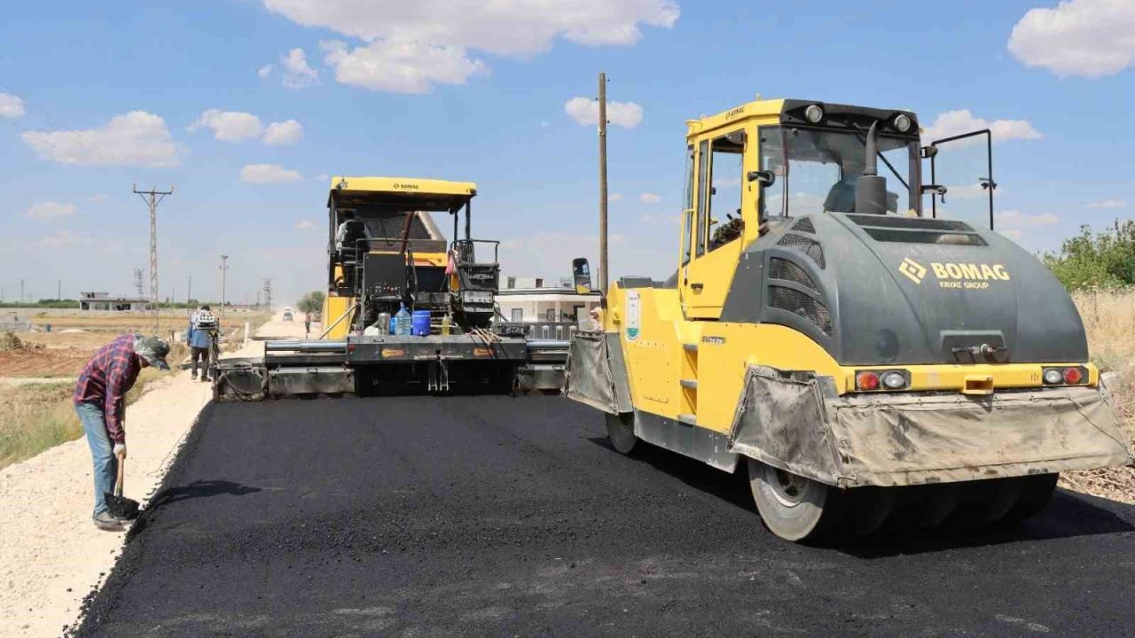 Şanlıurfa’da 14 kilometrelik grup yolunda asfalt seferberliği