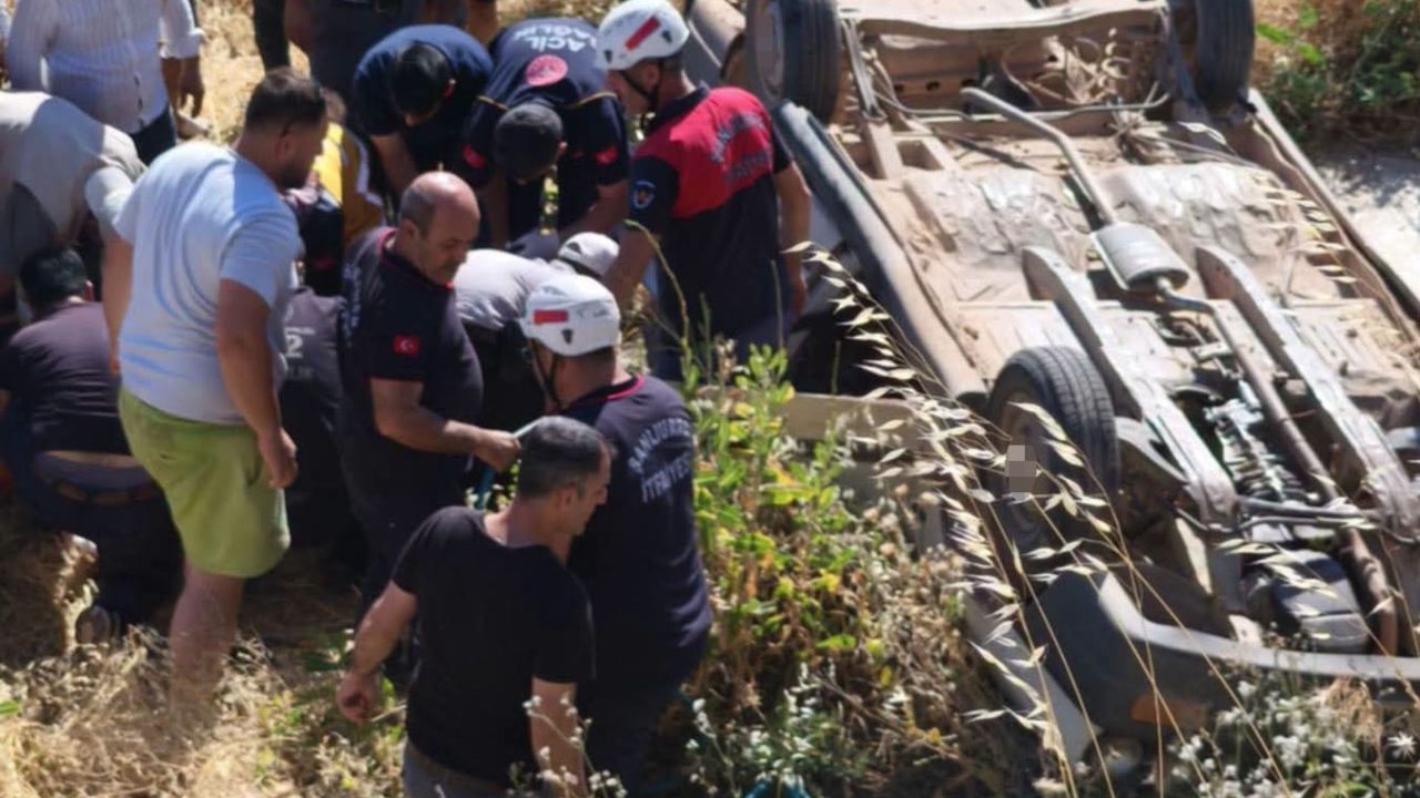 Şanlıurfa’da otomobil şarampole devrildi: 1 ölü, 4 yaralı