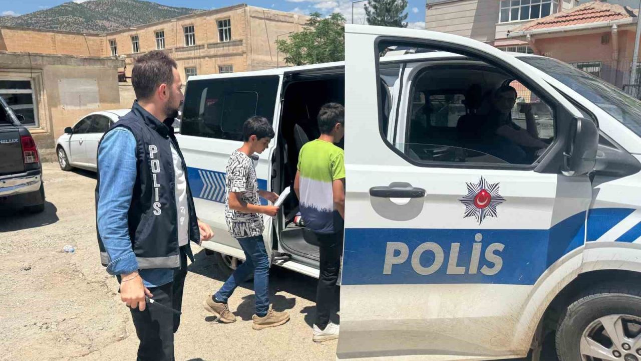 Sason’da LGS’ye yetişemeyen öğrencilerin imdadına polis yetişti