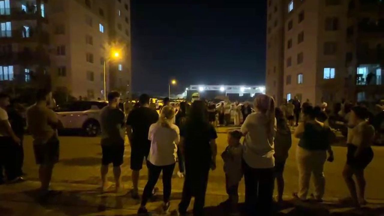 Serik’te site sakinlerinden aidat ve hizmet protestosu
