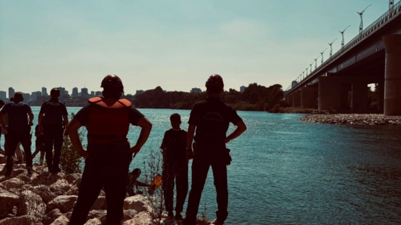 Seyhan Nehri’ne giren çocuk boğuldu