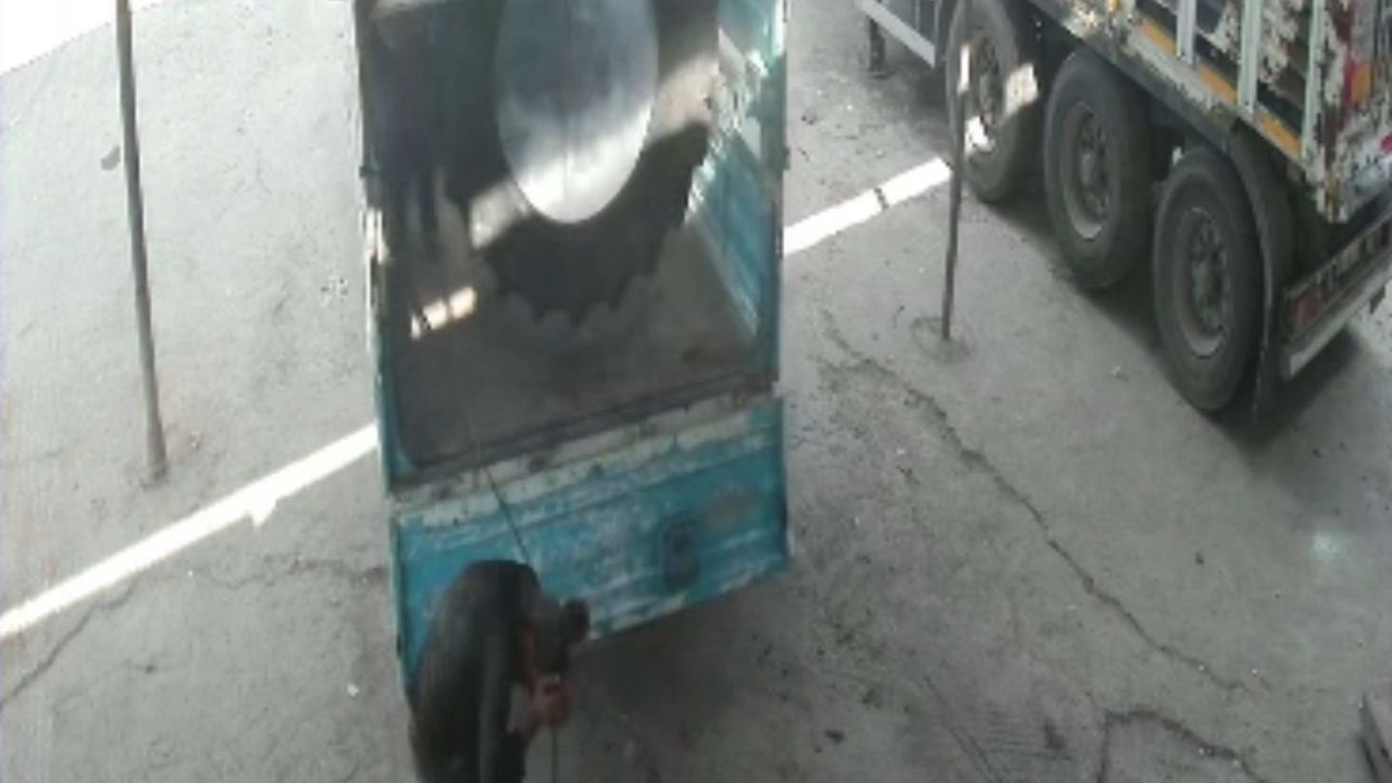 Siirt’te şişirilen lastik bomba gibi patladı: 2 yaralı