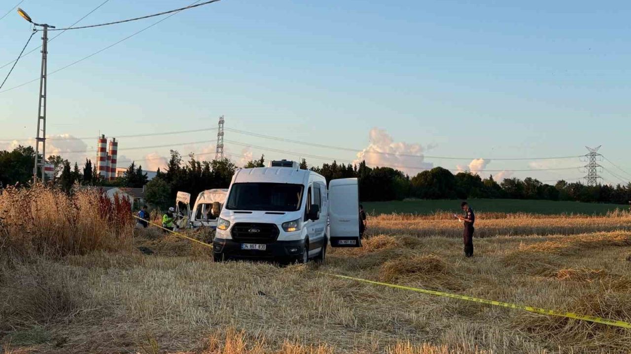 Silivri’de 2 kişinin öldüğü minibüs kazasında yol trafiğe açıldı