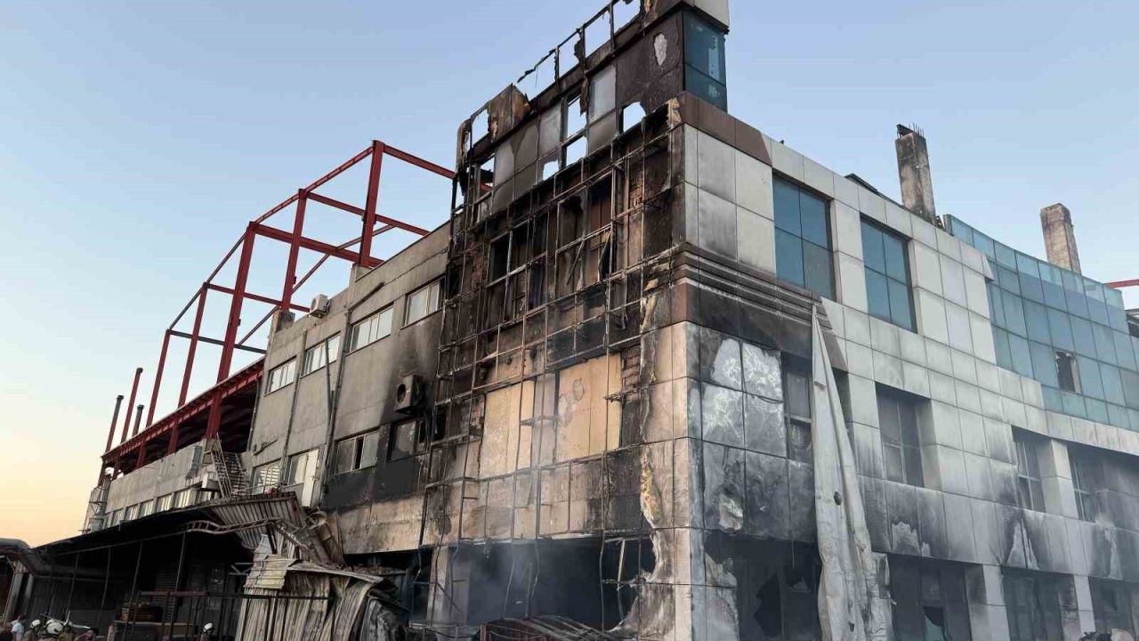 Silivri’de mobilya atölyesinde korkutan yangın