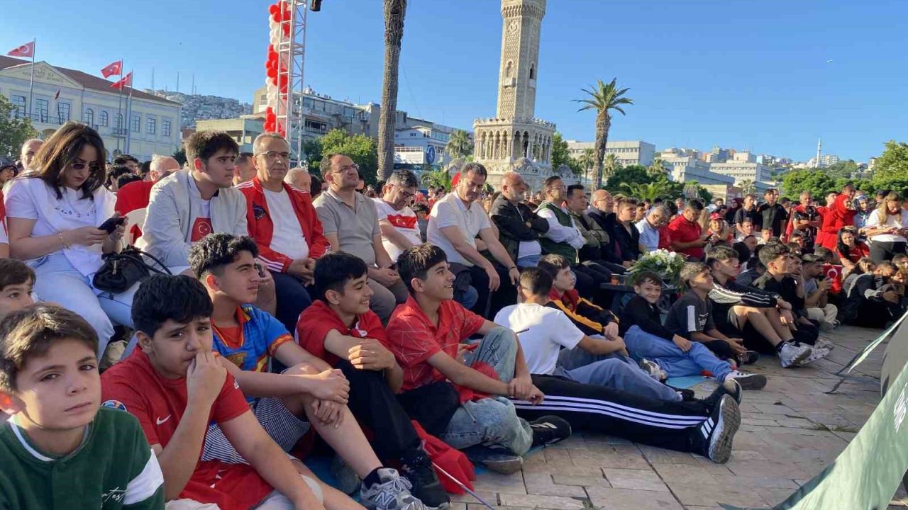 Sınav önlemleri nedeniyle meydanlarda maç yayını etkinlikleri iptal