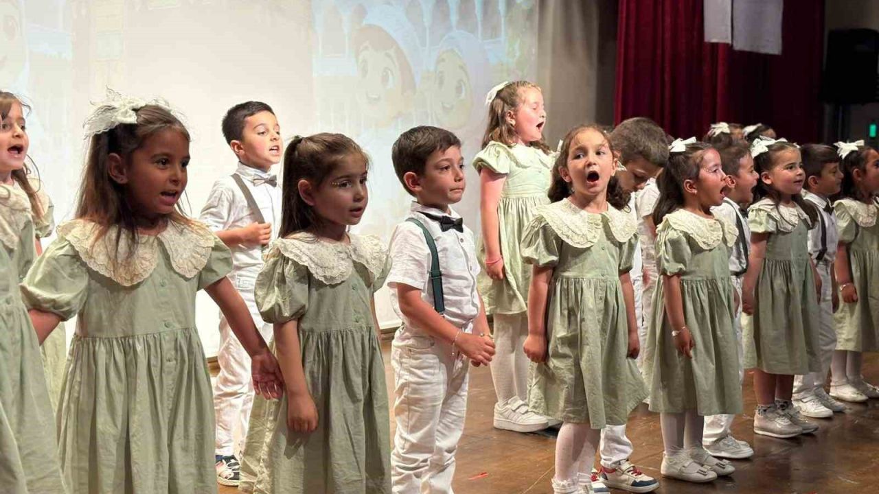 Sincanlı miniklerden yıl sonu gösterisi ve sergisi