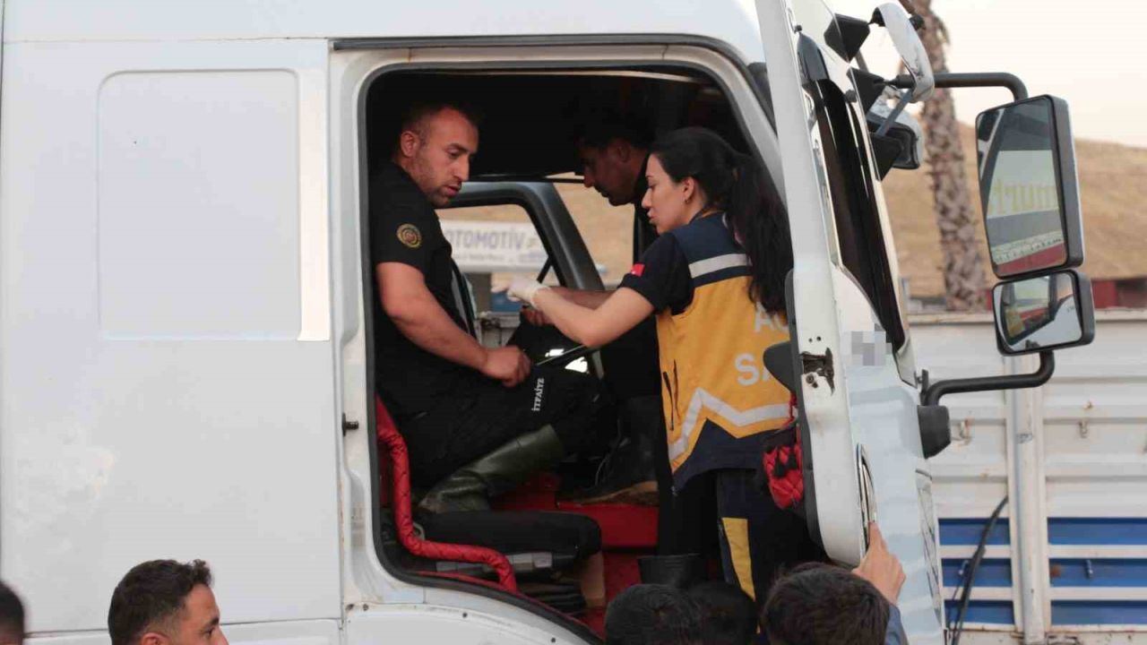 Şırnak’ta iki tır çarpıştı: 2 yaralı