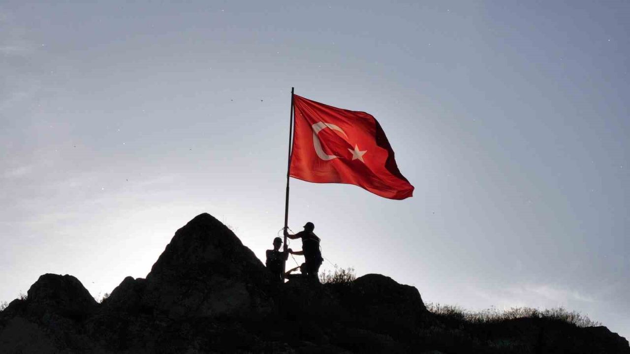Sivas’ta bu kalede 8 asırdır Türk’ün bayrağı dalgalanıyor