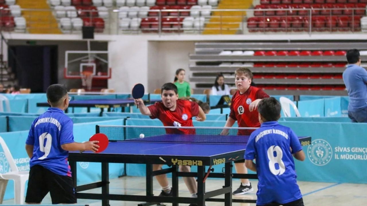 Sivas’ta masa tenisi rüzgarı