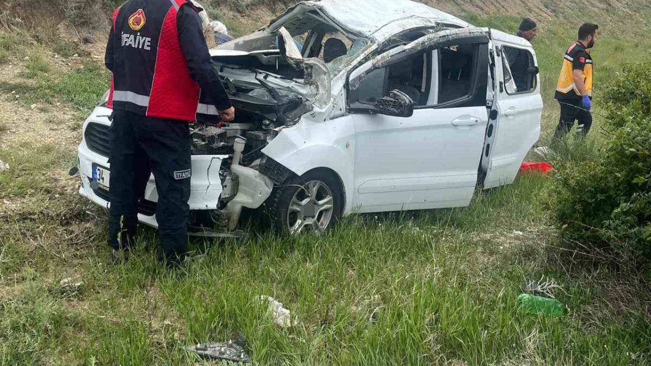 Sivas’ta takla atan otomobilde 5 kişi yaralandı