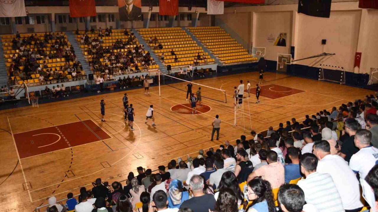 Siverek’te öğretmenler arası voleybol turnuvası tamamlandı