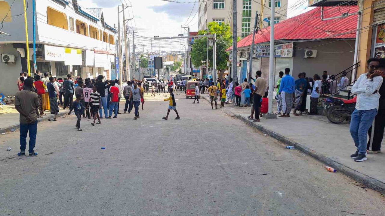 Somali’de güvenlik güçleri ile muhalif milisler arasında çatışma