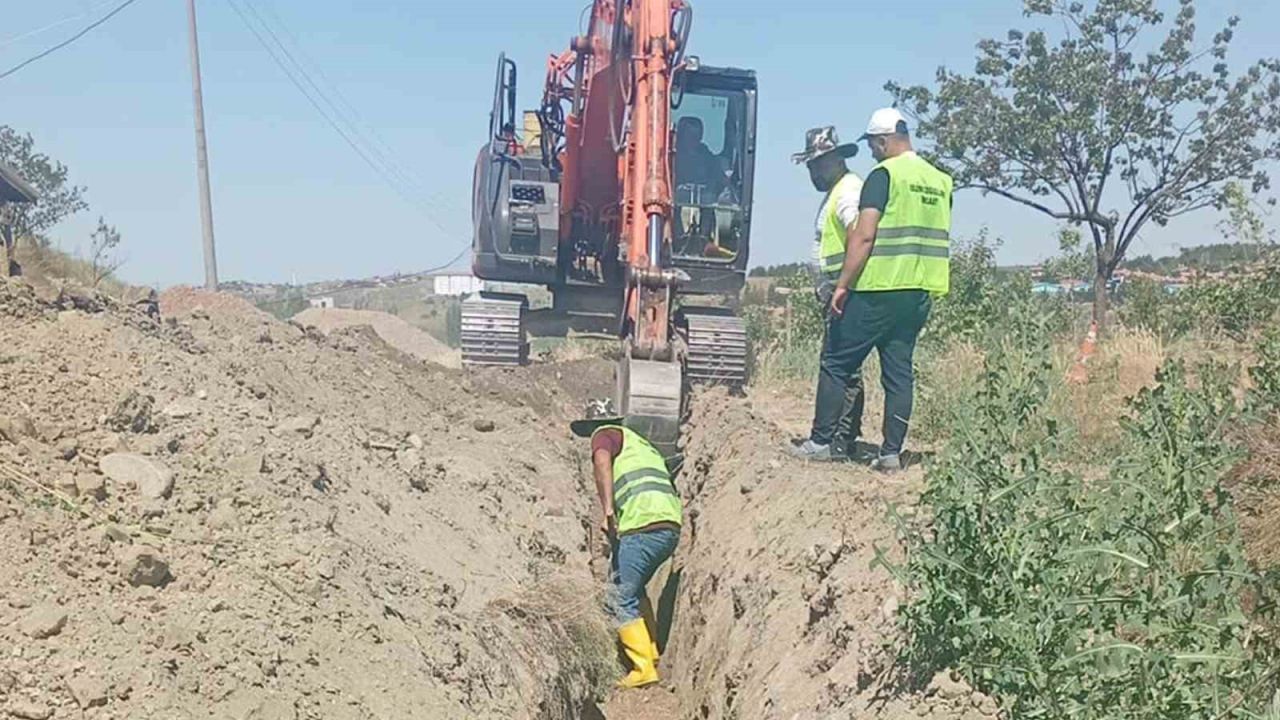 Sungurlu’da içme suyu şebeke hattı çalışmaları sürüyor