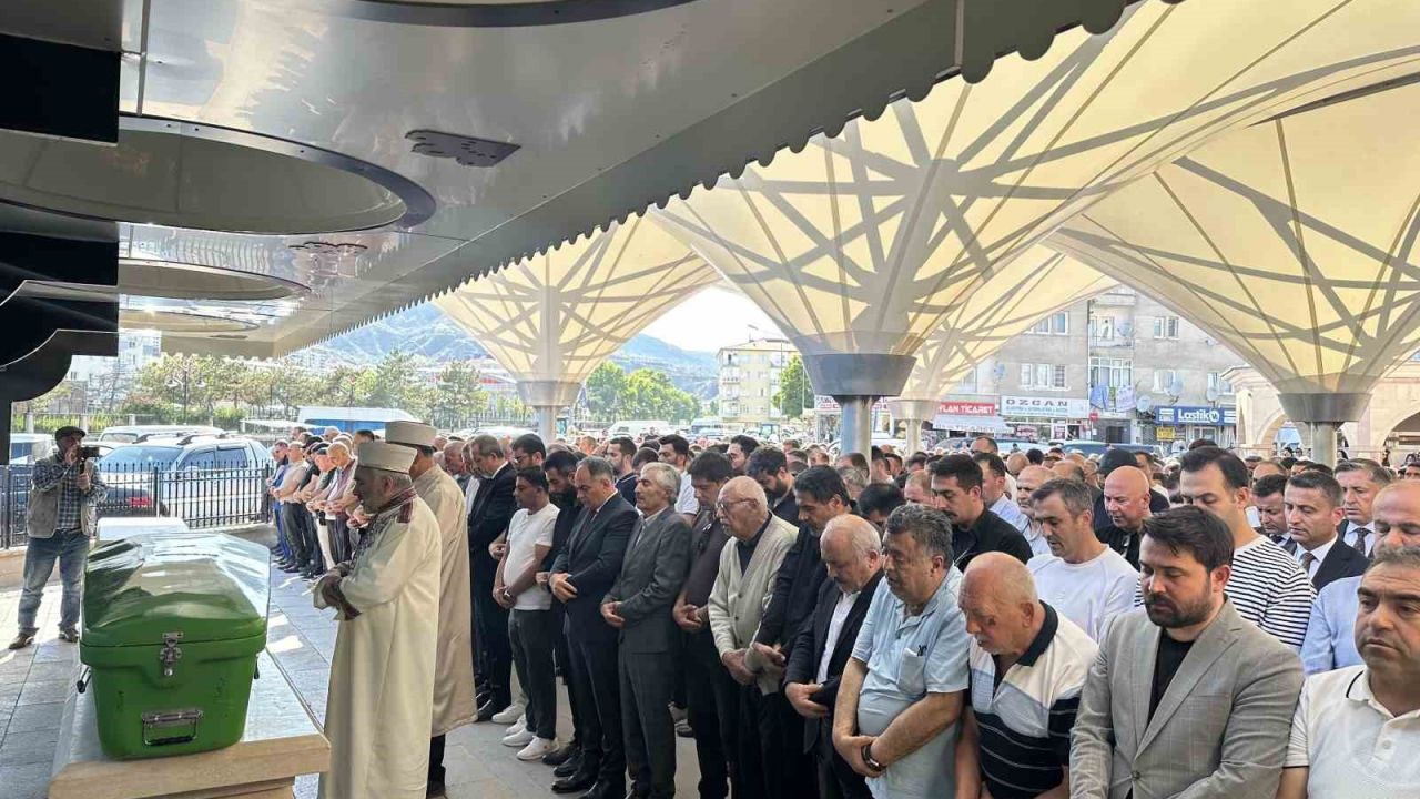 Tabancayla kendisini vuran şahıs toprağa verildi