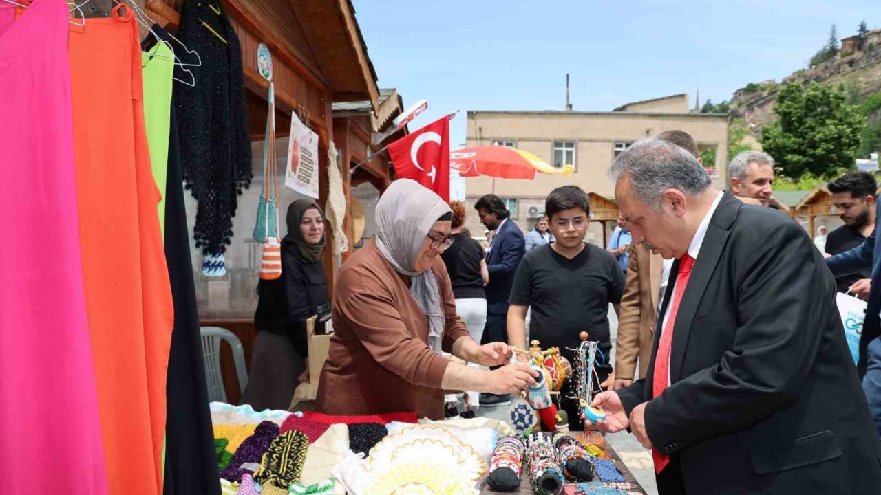 Talas’ın ‘maharetli elleri’ yaza merhaba diyor