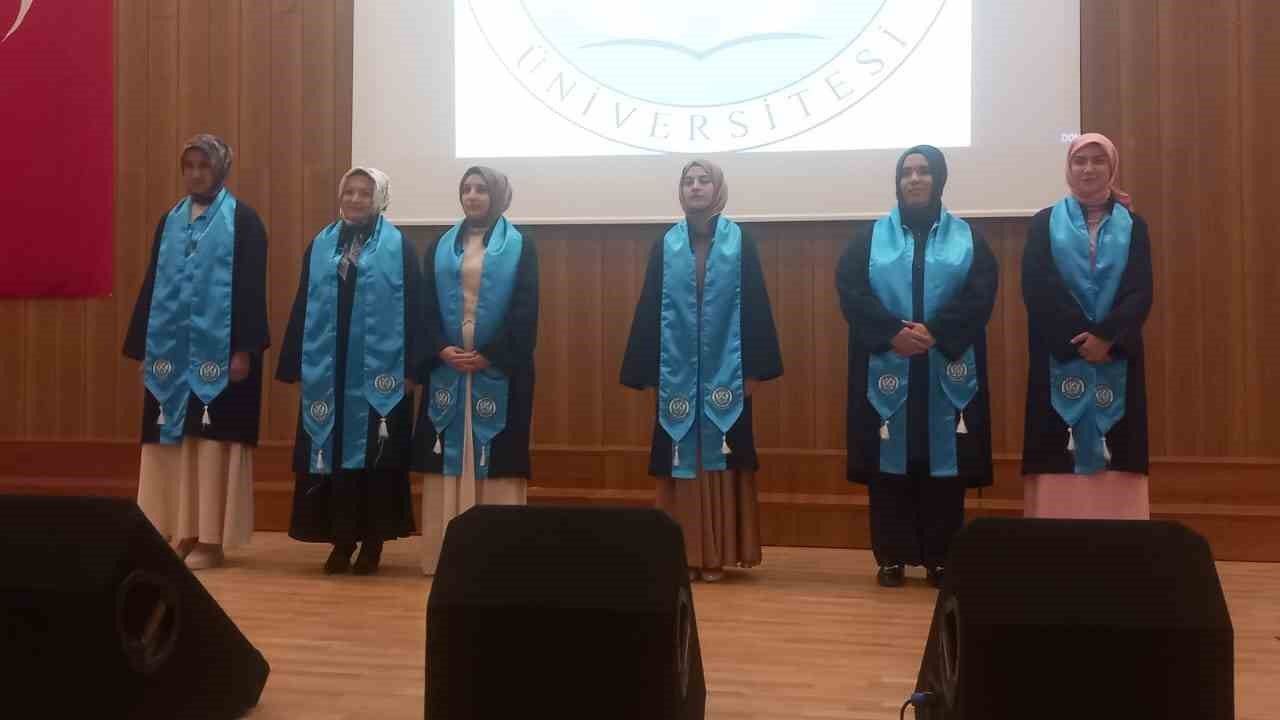 Tamamına yakınını kız öğrencilerin oluşturduğu fakültede mezuniyet coşkusu