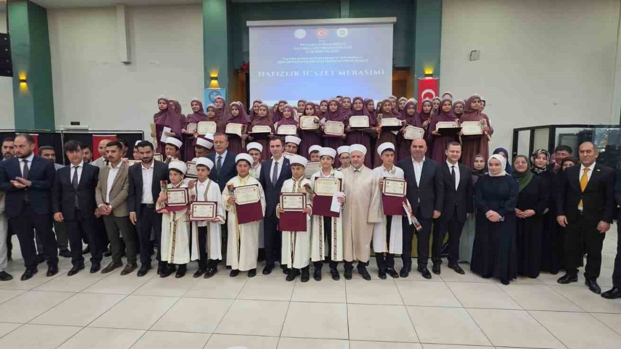 Tatvan’da görkemli hafızlık icazet merasimi: 56 hafız belgelerini aldı