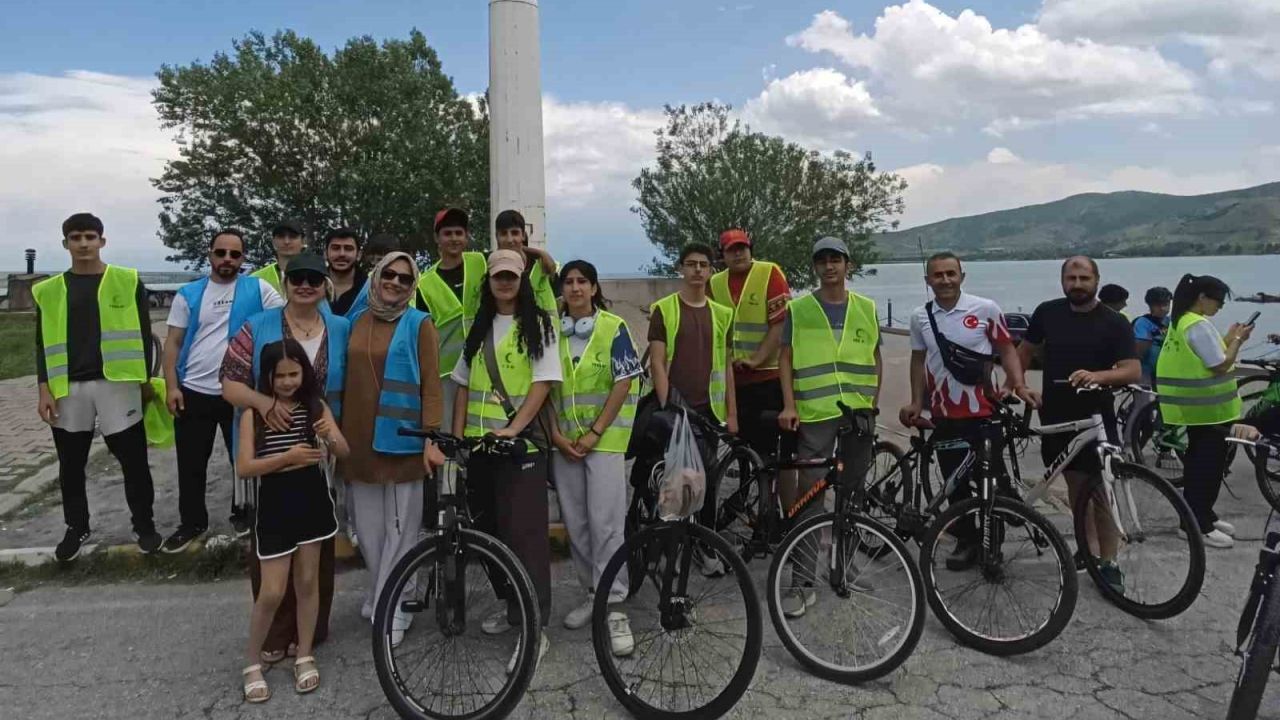Tatvan’da pedallar sağlıklı yarınlar için çevrildi
