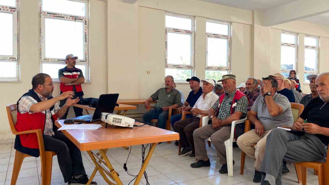 Tavşanlı’da üreticilere, "Bitki Koruma Ürünleri Uygulama Belgesi" eğitimi