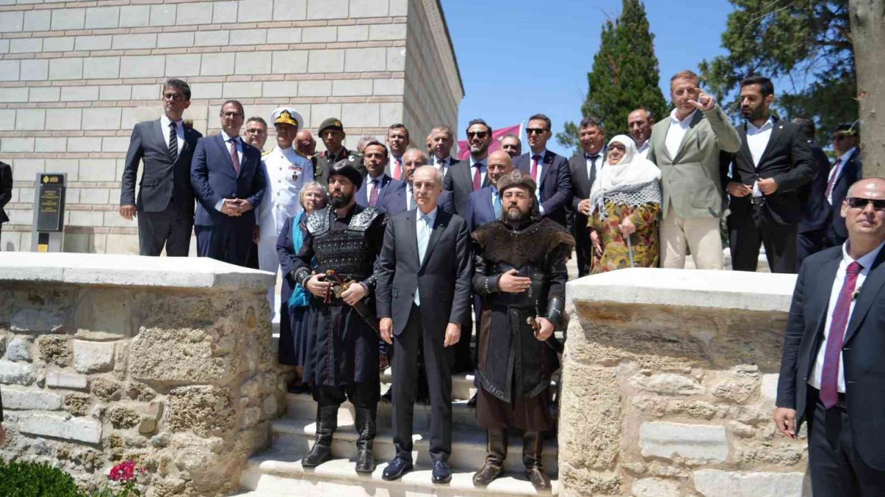 TBMM Başkanı Kurtulmuş Gelibolu’da: Gazi Süleyman Paşa Türbesi’nde Alplerin nöbet değişimi büyüledi