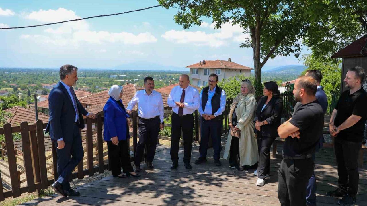 TBMM Yapay Zeka Araştırma Komisyonu Başkanı Dönmez ve Sarıeroğlu, Konuralp Antik Kenti’ni gezdi