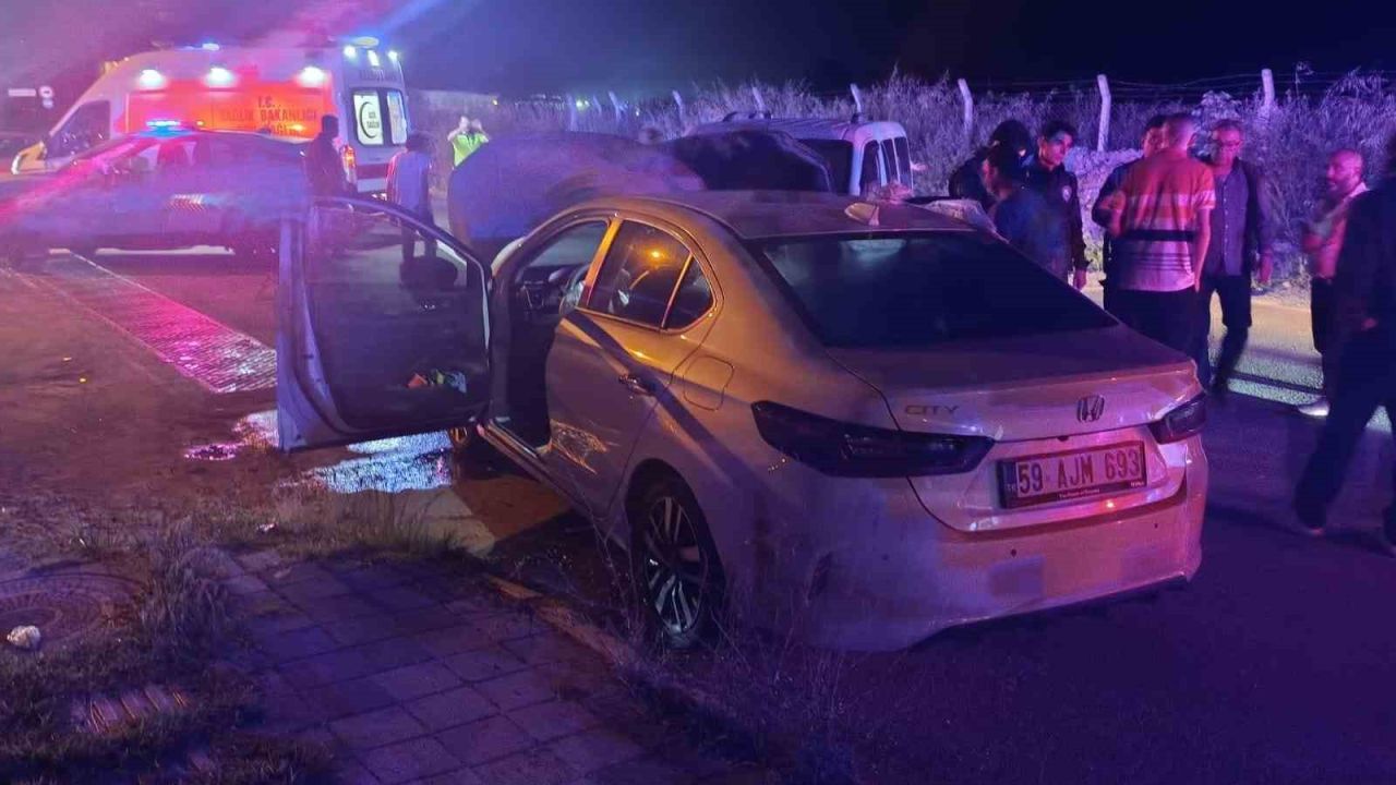 Tekirdağ’da otomobil ile kamyonet çarpıştı: 4 yaralı