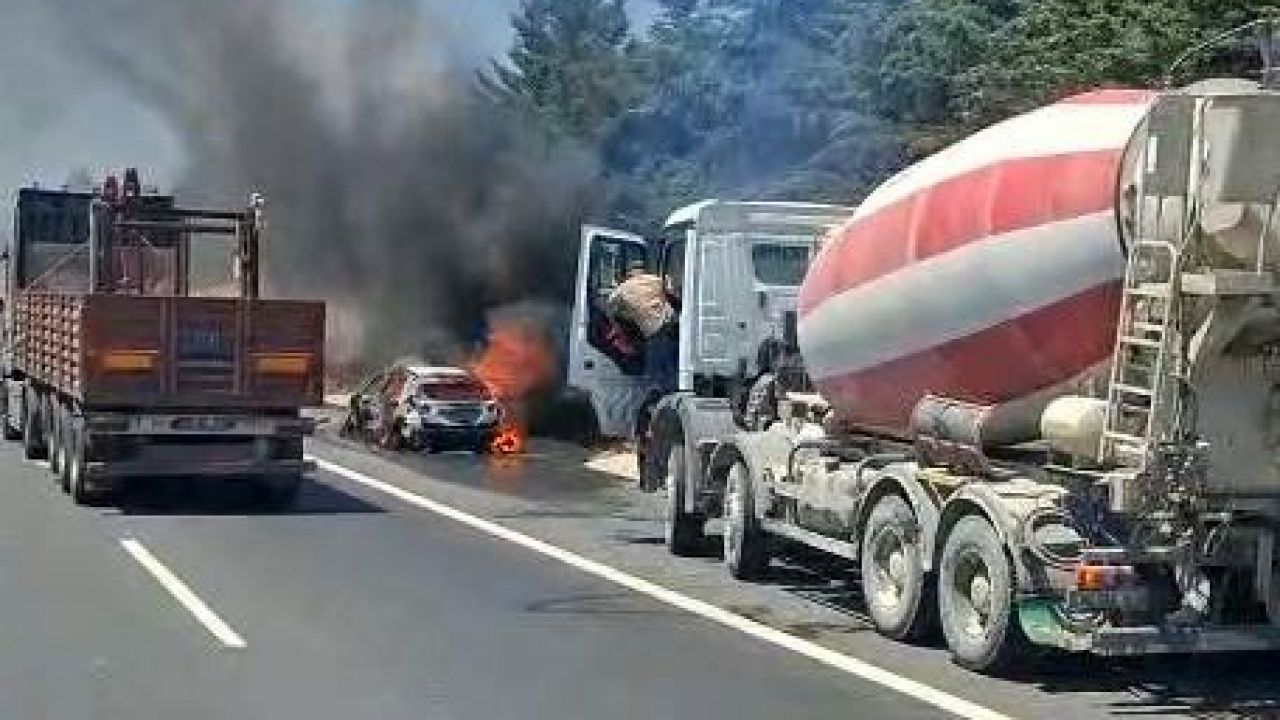 TEM Kumburgaz’da araç yangını