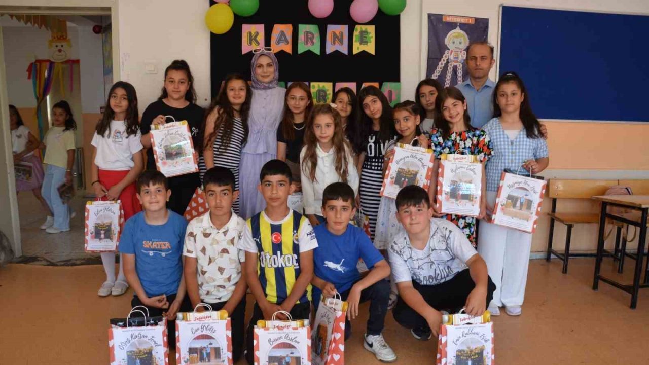Tercan’da 1988 öğrenci karne sevinci yaşadı