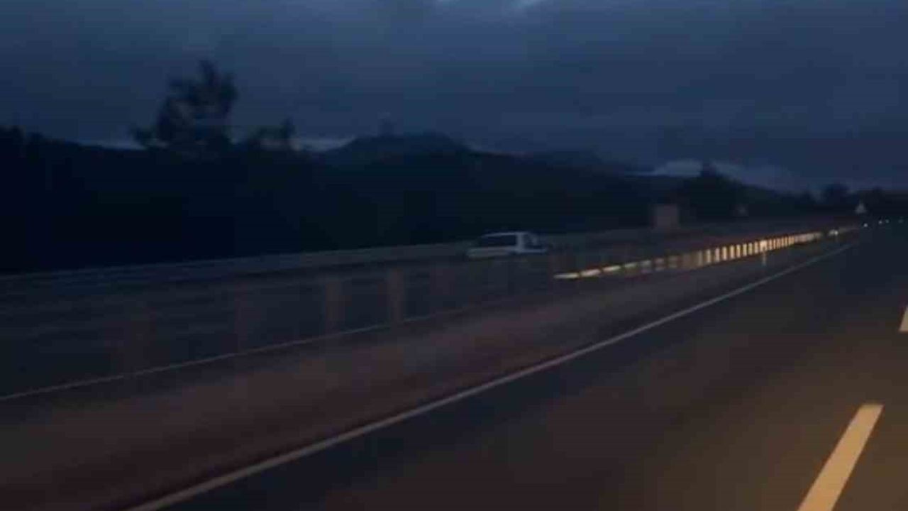 Ters yönde kilometrelerce ilerleyerek trafiği tehlikeye düşürdü