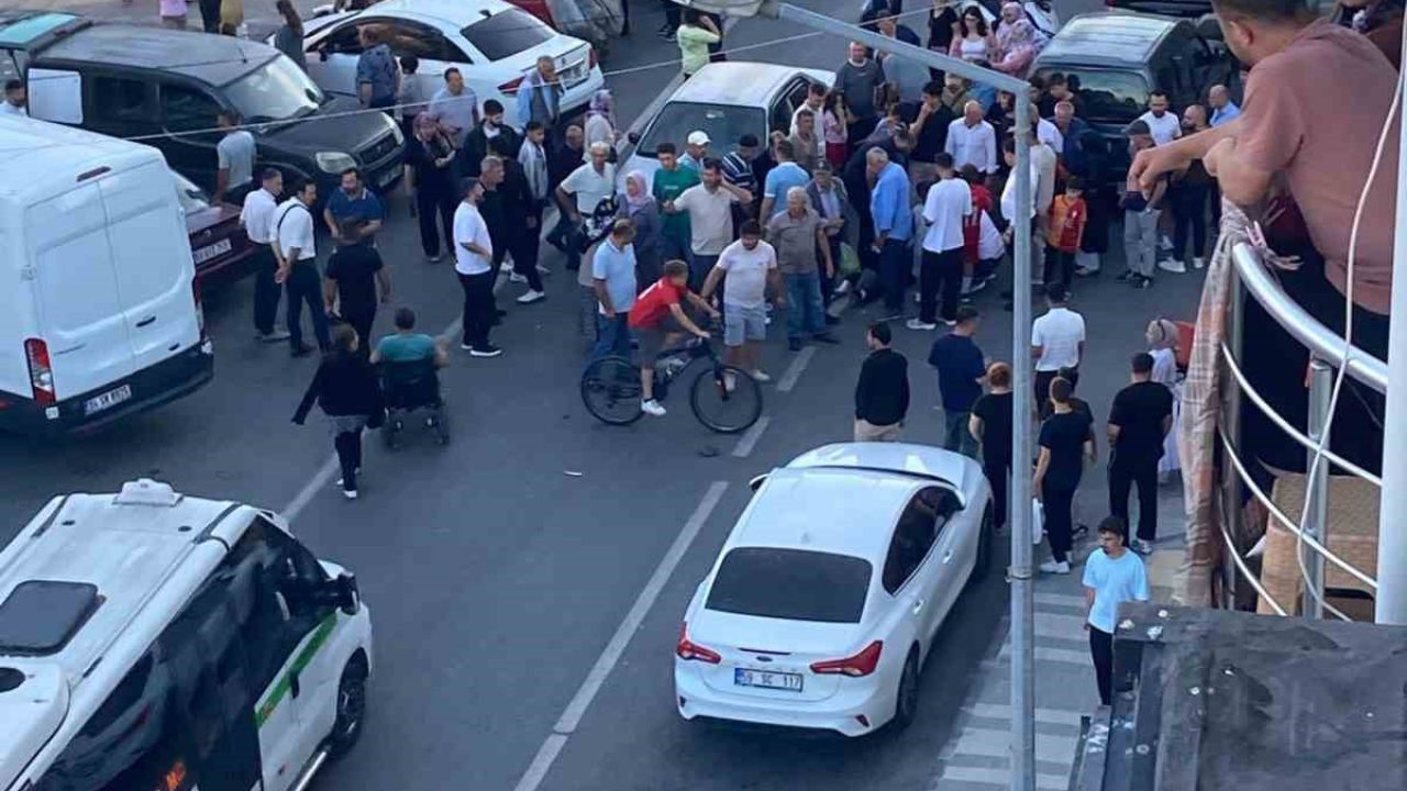 Ters yönden gelen otomobil ile motosiklet çarpıştı: 1 yaralı