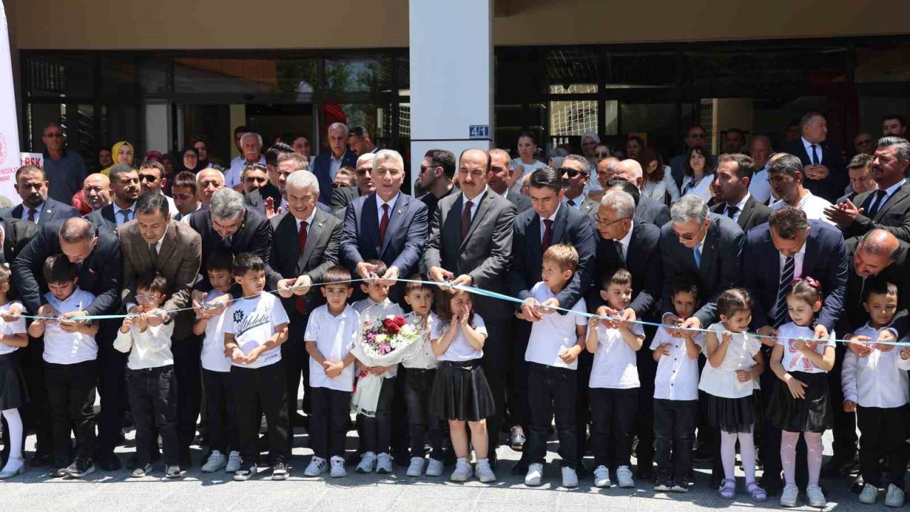 Ticaret Bakanı Ömer Bolat Konya’da kütüphane açılışına katıldı