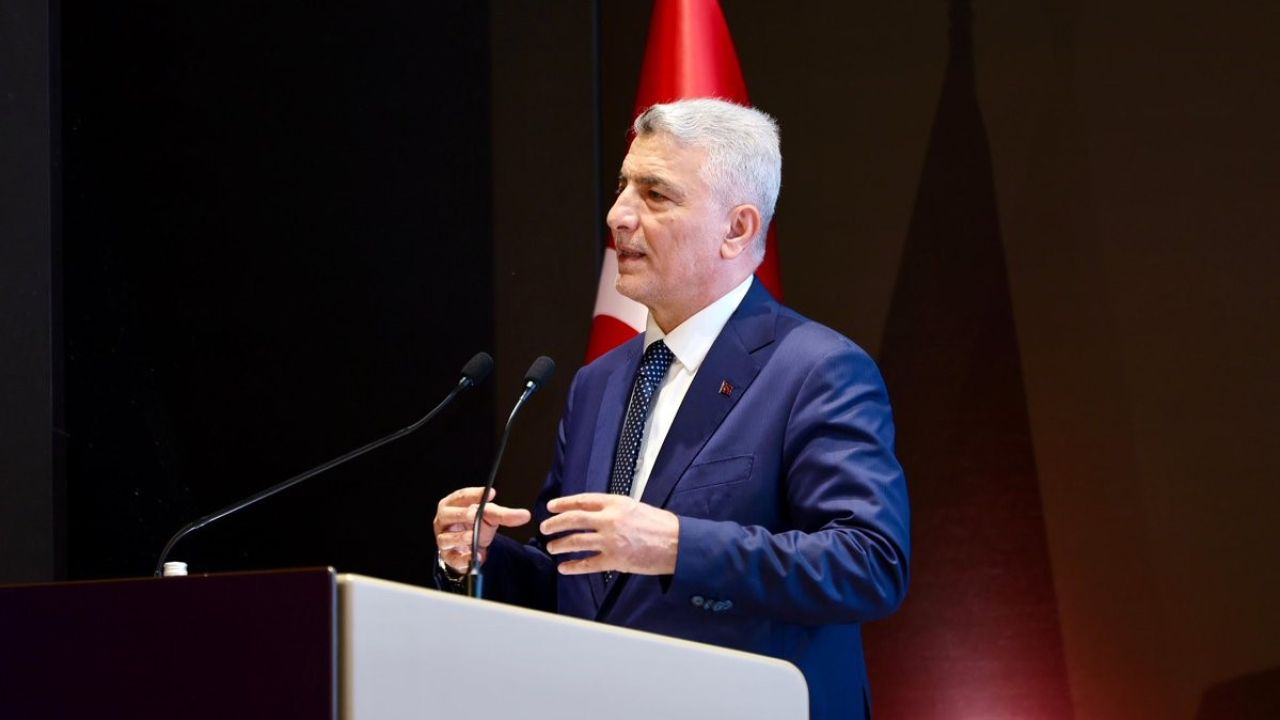 Ticaret Bakanı Ömer Bolat: "Türk otomotiv sektörü son 20 yılda 19 kez ihracat şampiyonu olmuştur"