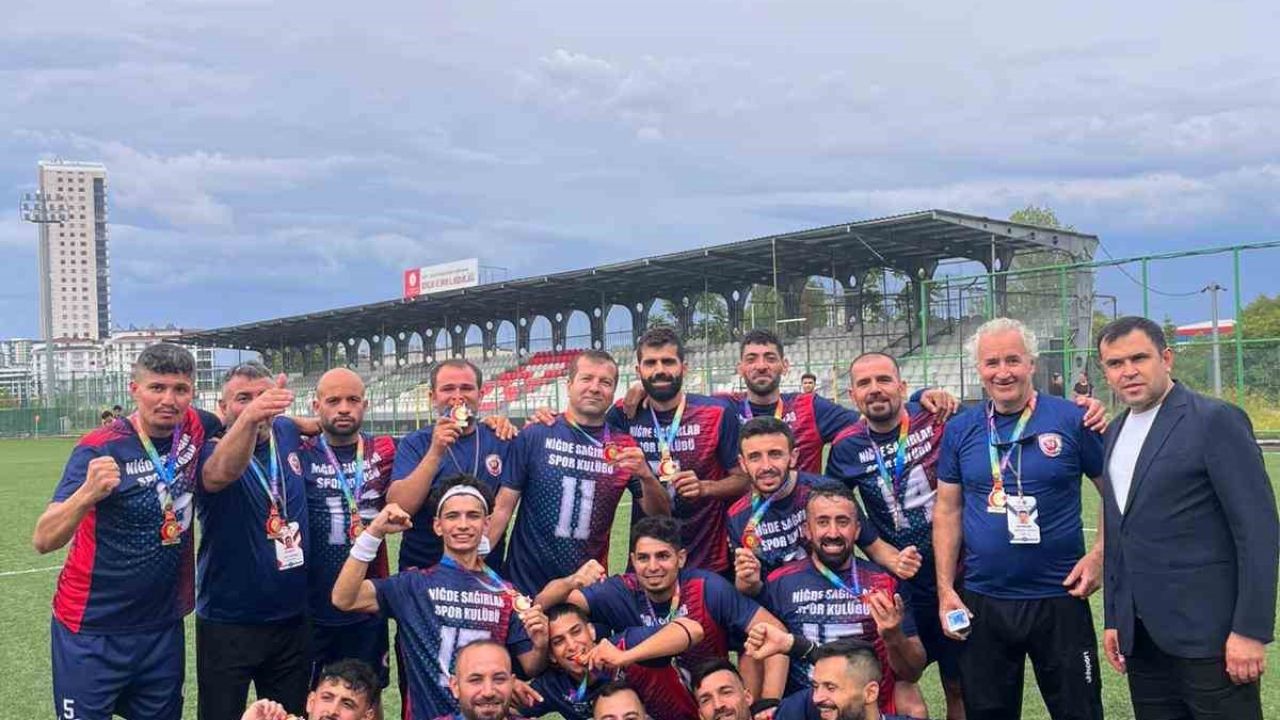 TİESF’de şampiyon Niğde Sağırlar Spor Kulübü oldu