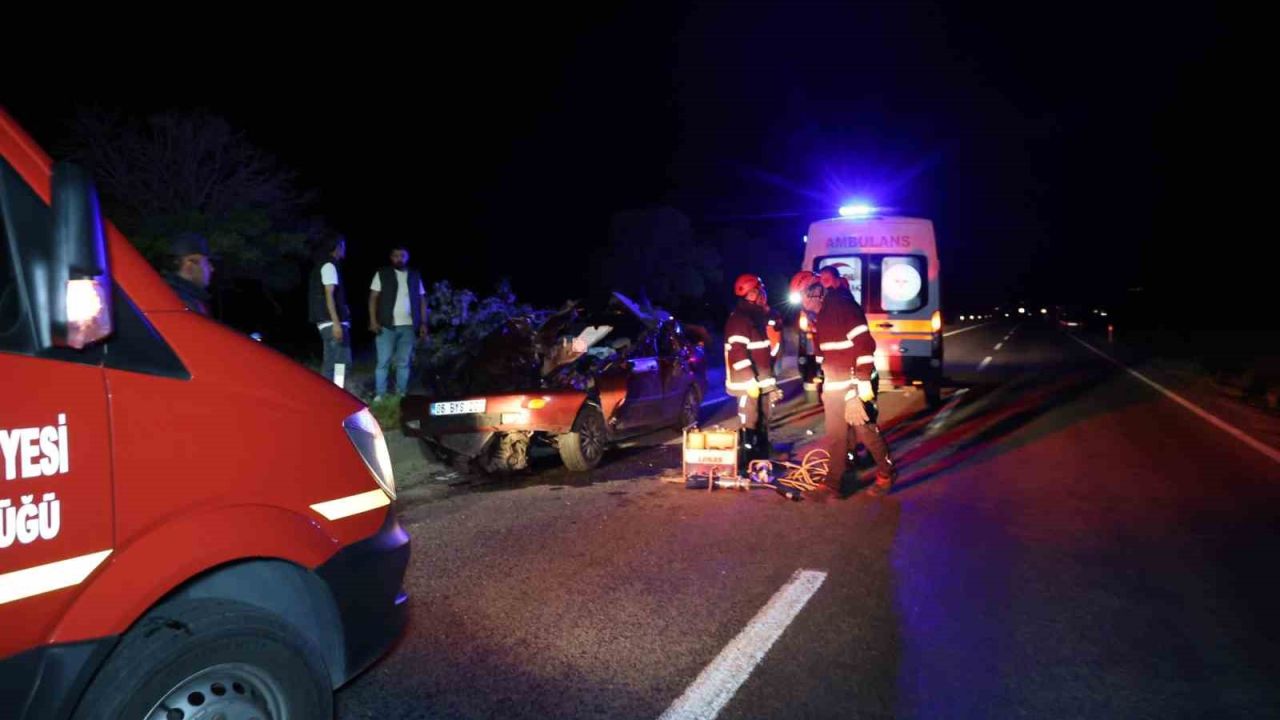 Tırın tamponu otomobile ok gibi saplandı: 1 ölü