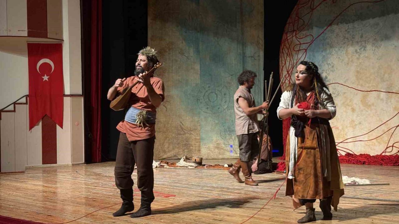 Tokat Belediyesi 1. Tiyatro Festivali tiyatroseverlerden tam not aldı