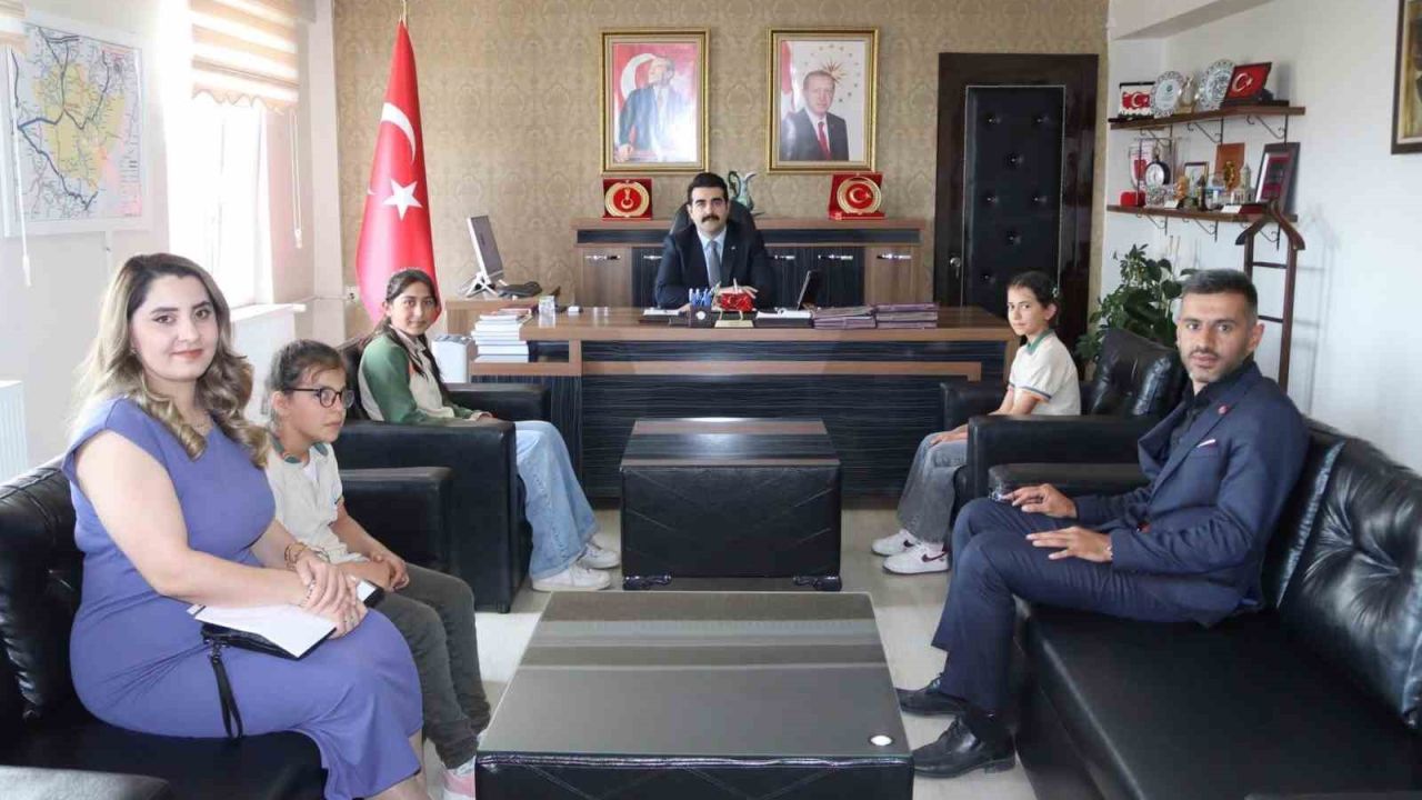 Tomarza’da en çok kitap okuyan öğrenciler ödüllendirildi