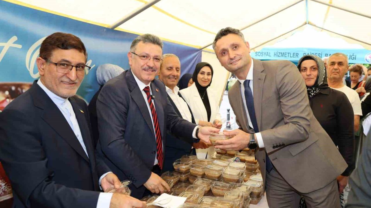 Trabzonlular’a Büyükşehir Belediyesi’nden aşure ikramı