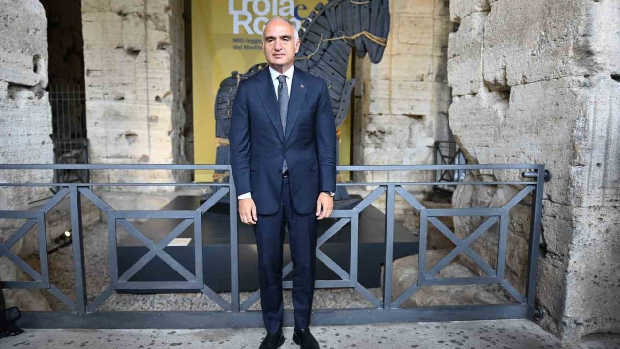 "Troya Sergisi" 221 eserle Roma’da