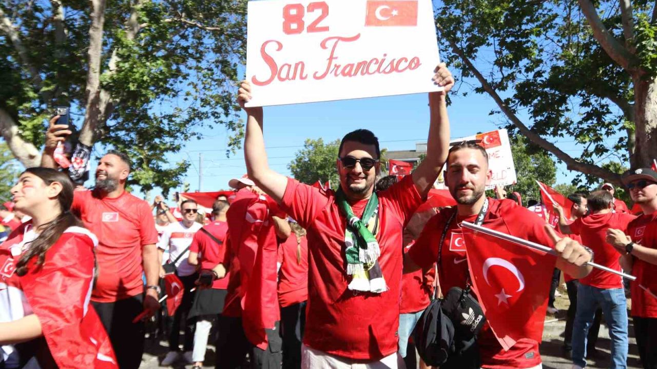 Türk taraftarlar, San Francisco’da heyecanla maç saatini bekliyor