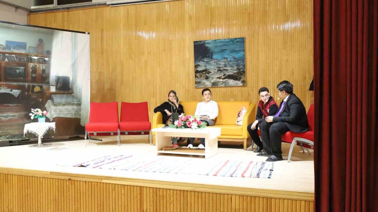 Türkeli’de "Çatlak Aile" sahnelendi