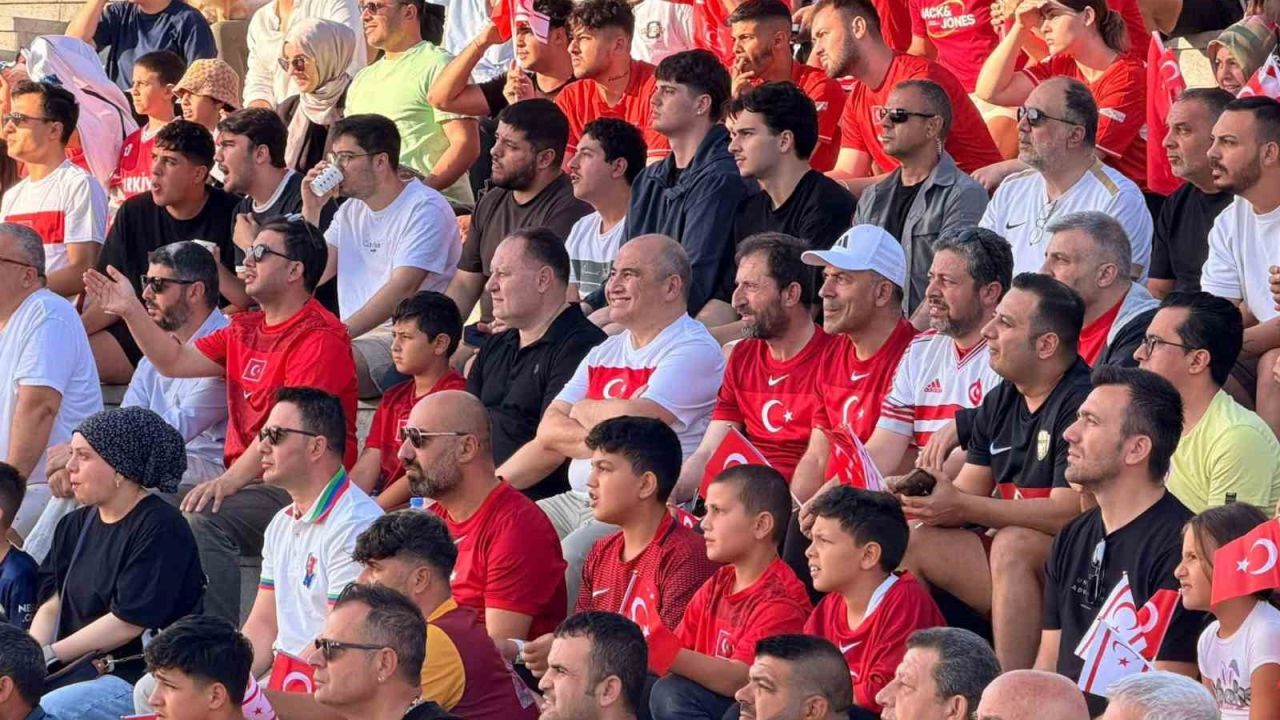 Türkiye Milli Takımı’na KKTC’den Dünya Kupası desteği